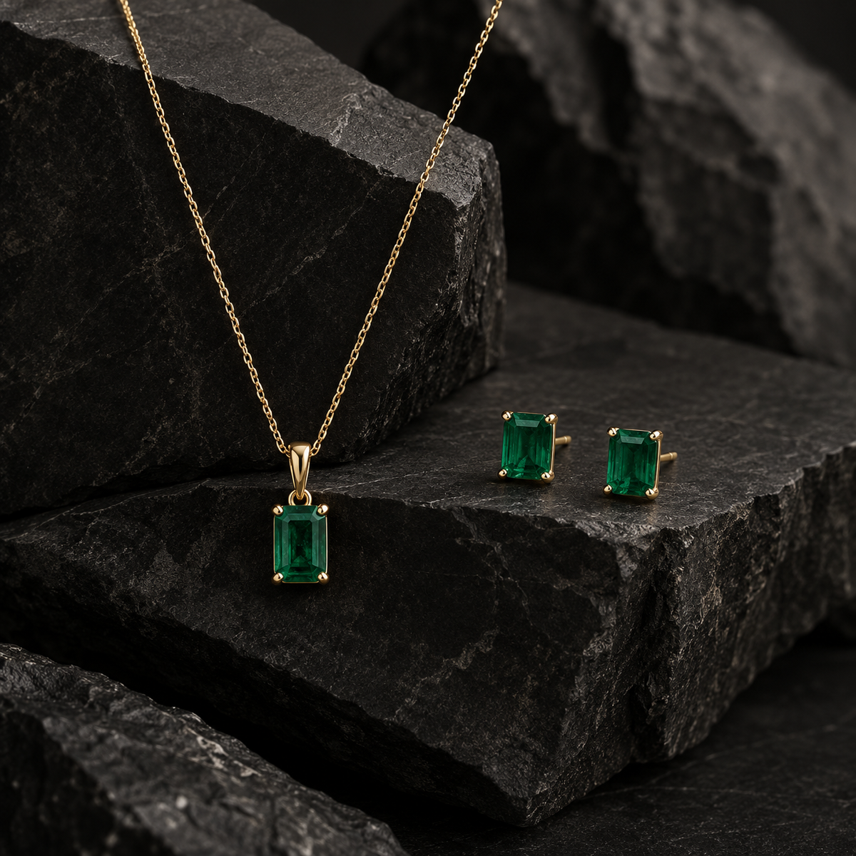 Conjunto Dije y Aretes con Esmeralda
